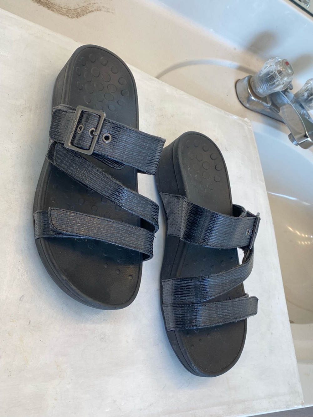 Vionic Pacific Rio Women sandal Size 9 good condition adjustable straps clean